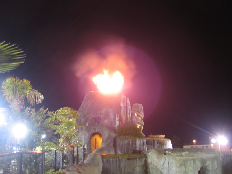 minigolfvolcano.jpg