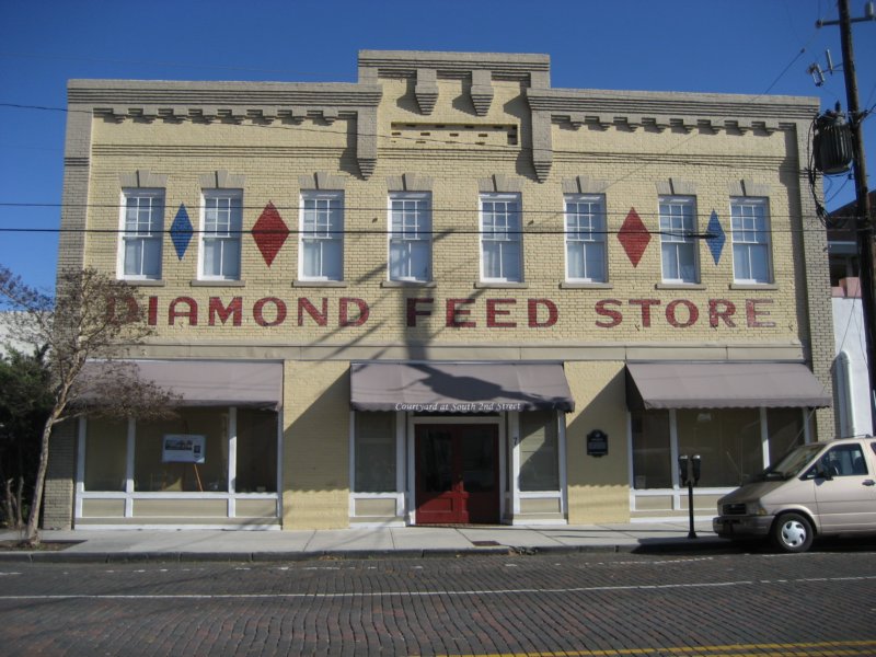diamondfeedstore.jpg