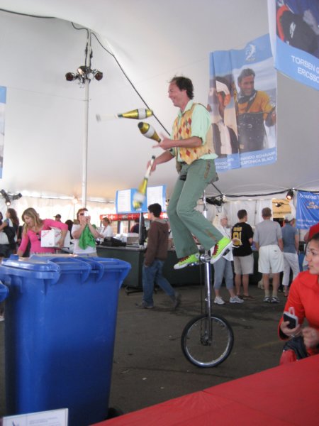 tentjuggling.jpg