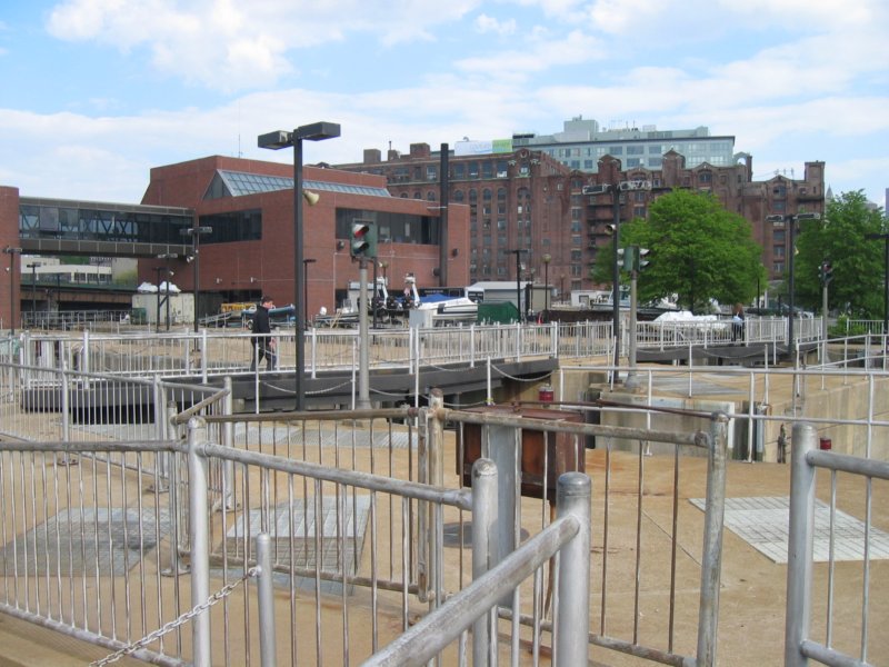 charlesriverlocks.jpg