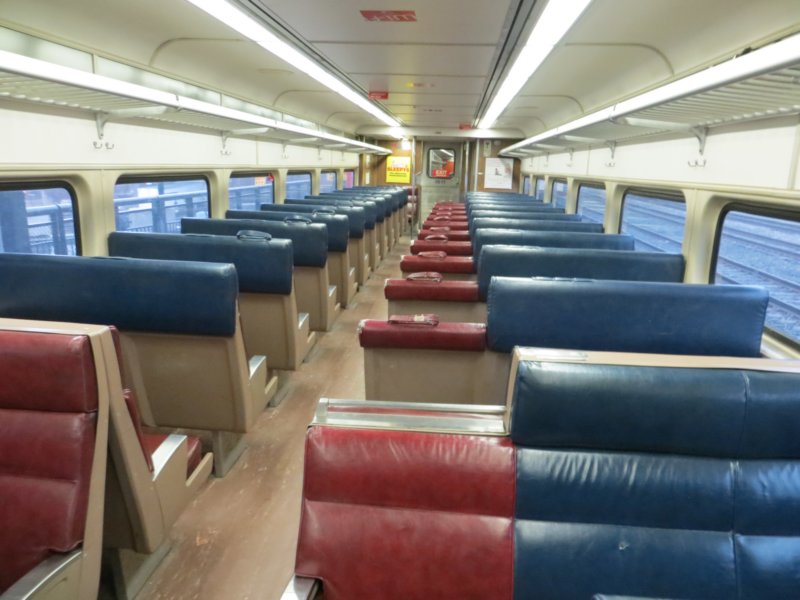 commuterrailseating.jpg
