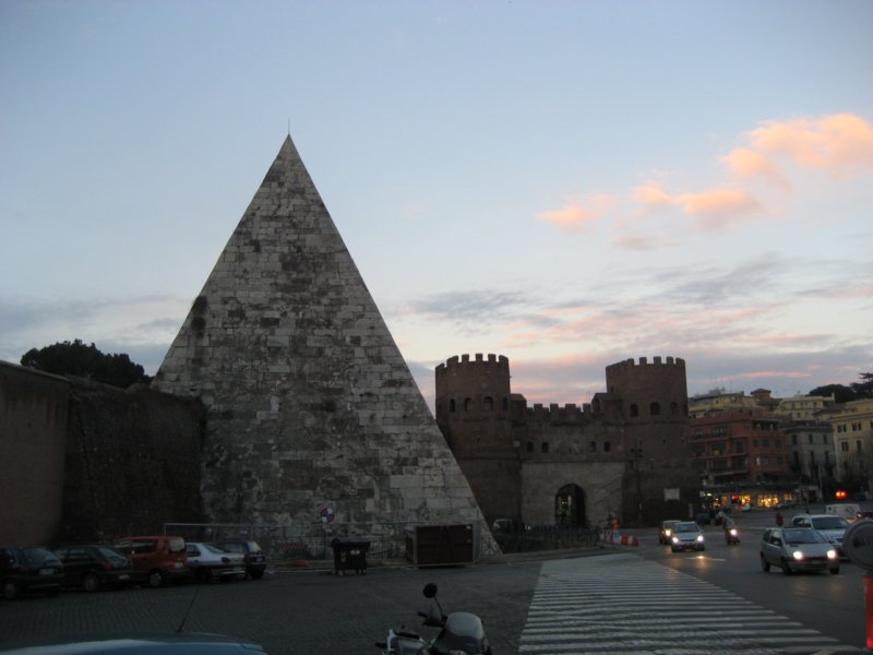 romanpyramid.jpg